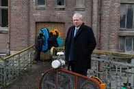 Der Staatsanwalt – Oberstaatsanwalt Bernd Reuther (Rainer Hunold) ermittelt in seinem neuesten Fall unter anderem in einer alten Industriehalle. Hier ist ein junger Umweltaktivist zu Tode gekommen.