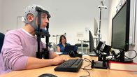 PUR+ – Moderator Eric Mayer hat keine Legasthenie. Er nimmt an Tests für eine Studie teil.