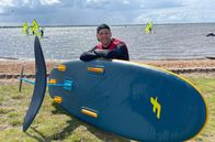 Was kostet... – Johannes Zenglein mit Surfbrett