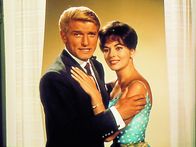 Im Schwarzen Rössl am Wolfgangsee – Hans von Borsody (Dr. Martin Behrend), Karin Dor (Eva Lantz).