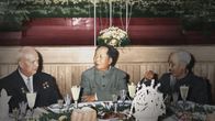 Apokalypse: Der Kalte Krieg – 1959. Chinesisch-sowjetische Spaltung. 10. Jahrestag der Volksrepublik China. Chruschtschow und Mao verstehen sich nicht gut, es ist der Beginn des chinesisch-sowjetischen Bruchs.