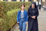 Um Himmels Willen – Sina möchte Novizin werden (v.li.: Romina Küper, Nina Hoger).