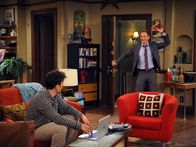 How I Met Your Mother – Während Barney (Neil Patrick Harris, r.) es sich zur Aufgabe macht, etwas Privates über Marshall und Lily herauszufinden, beendet Robin ihre Beziehung zu Kevin, was Ted (Josh Radnor, l.) dazu bringt, ihr seine wahren Gefühle zu gestehen ...