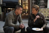 MacGyver – Wahrheit oder Pflicht: Wird Jack (George Eads, l.) seinem Kumpel Mac (Lucas Till, r.) anvertrauen, was zwischem ihm und Chefin Matty passiert ist?