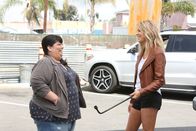 The Mick – L-R: Alba (Carla Jimenez) und Mickey (Kaitlin Olson)