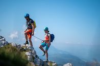 Bergwelten – Zwei Bergführer nach abgeschlossener Ausbildung