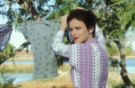 Gilbert Grape - Irgendwo in Iowa – Gilberts Gedanken sind meist bei Becky (Juliette Lewis), sodass er erstmals seine Pflichten vernachlässigt.