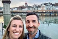 SRF bi de Lüt – Unterwegs in Luzern: Jackie Burch mag die Innerschweiz, wo ihr Mann Tobias mit ihr leben möchte. Doch sie wird das Heimweh nach den USA nicht los.