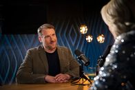 Die Gruaberin – Günther Groissböck während ServusTVs Vodcast „Die Gruaberin“ im Studio X in Wals bei Salzburg, Österreich am 14. Mai 2025