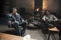 Der letzte Bulle – Verstehen sich ziemlich gut: Mick (Henning Baum, l.) und Bewährungshelfer Bernie Schaller (Hendrik Durynm r.). Mick ahnt nicht, dass dieser ihn einst ins Koma schoss ...