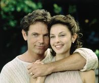 Doppelmord – Führen scheinbar eine glückliche Ehe: Nick (Bruce Greenwood, l.) und seine attraktive Frau Libby (Ashley Judd, r.) ...