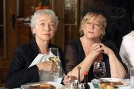Seine Mutter und ich – (v.li.) Christine Ostermayer (Frau Morawa), Marianne Mendt (Leopoldine).