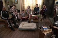Speechless – (v.l.n.r.) Kenneth Clements (Cedric Yarbrough); JJ DiMeo (Micah Fowler); Ray DiMeo (Mason Cook); Dylan DiMeo (Kyla Kenedy); Jimmy DiMeo (John Ross Bowie); Maya DiMeo (Minnie Driver)