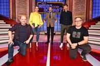 Wer weiß denn sowas? – moderator Louis Klamroth (2.v.r.).