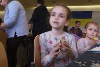 Reporter – Es ist Ostern. Anhelina, 8, mag dieses Fest, nicht zuletzt der Süssigkeiten wegen.