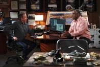 Last Man Standing – Mike Baxter (Tim Allen, l.); Chuck Larabee (Jonathan Adams, r.)