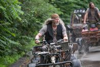 Outsiders – L-R: David Morse als Big Foster Farrell