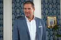 Sturm der Liebe – Aus Freundschaft zu Markus, versucht Christoph (Dieter Bach) vergeblich, seine Gefühle für Alexandra wegzuschieben.
