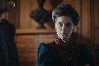 Winter Palace – Winter Palace Staffel 1 Folge 8 Setzt sich gegen ihren Mann durch: Manon Clavel als Rose Morel Copyright: SRF/RTS