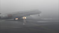 Mayday - Alarm im Cockpit – Der Vorderreifen von SAS-Flug 686 hebt beim Abheben des Flugzeugs vom Boden ab.