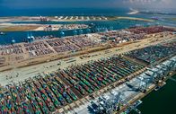 Ikonen – Fünfzehn Millionen Container aus aller Welt werden jährlich in Rotterdam umgeschlagen.