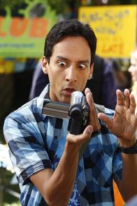 Community – Hat einen Traum vom Filme machen - doch sein Vater will, dass er das Familienrestaurant übernimmt: Abed (Danny Pudi) ...