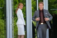 Iron Man 3 – Der Wissenschaftler Aldrich Killian (Guy Pearce, r.) probiert sich mit Extremis, einem experimentellen Verfahren, das die menschliche DNS beliebig verändern kann. Er hofft auf eine Beteiligung von Stark Industries, doch weder Tony noch Pepper (Gwyneth Paltrow, l.) sind an einer Zusammenarbeit interessiert ...