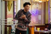 Superior Donuts – Bekommt Beziehungstipps von Arthur: Franco (Jermaine Fowler) ...