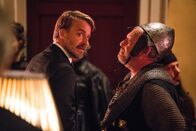 Inspektor Jury - Der Tod des Harlekins – Max von Pufendorf (Julian Crael), Philip O'Sullivan (Colonel Crael).