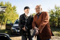 Rentnercops – Von wegen Ruhestand: Die Kriminalkommissare Reinhard Bielefelder (Bill Mockridge, l.) und Klaus Schmitz (Hartmut Volle, r.), ermitteln wieder.
