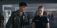 Californian Commando – Van Hamilton (Kian Lawley, l.); Minttu (Wenla Reimaluoto, r.)