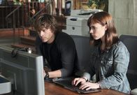 Navy CIS: L.A. – Zusammen arbeiten sie an einem komplexen Fall: Deeks (Eric Christian Olsen, l.) und Nell (Renée Felice Smith, r.) ...