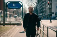 Tatort – Robert Karow (Mark Waschke) zieht in Maiks Ermittlerwohnung im Wedding und wandelt auf seinen Spuren, um herauszufinden, was passiert ist.