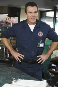 Scrubs - Die Anfänger – J.D. bereitet seinen Abschied im Sacred Heart vor und hofft, eine Umarmung von Cox zu erhalten und den Namen vom Hausmeister (Neil Flynn) zu erfahren ...