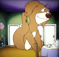 Alice im Wunderland – Obwohl Alice es warnte, trinkt das kleine Hundebaby vom „sprechenden Tee“ und wird aus heiterem Himmel so groß wie ein Elefant.