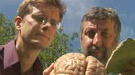 Mysterien des Weltalls – James Marshall, Computer-Wissenschaftler an der University of Sheffield, und Prof. Nigel Franks, Ökologe an der University of Bristol, untersuchen das Gruppenverhalten von Ameisen.