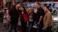 iCarly – L-R: Rick Harrison (Rick Harrison), Carly Shay (Miranda Cosgrove), Sam Puckett (Jennette McCurdy), Corey Harrison (Corey Harrison), Freddie Benson (Nathan Kress)