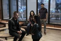 MacGyver – (v.li.) George Eads (Jack Dalton), Tristin Mays (Riley Davis), Meredith Eaton (Matty Webber), Justin Hires (Wilt Bozer).