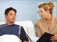 In aller Freundschaft – MDR Fernsehen IN ALLER FREUNDSCHAFT FOLGE 203, "Für immer und ewig" Uhr. Sarah (Alexa Maria Surholt) ist betroffen von der Florian Poschs (Andreas Herder) Diagnose. Ausgerechnet sie kann durch ihre Beherztheit wirklich eine Hilfe sein.
