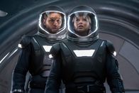 Passengers – Jim Preston (Chris Pratt), Aurora Lane (Jennifer Lawrence)