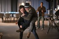 Auf einmal war es Liebe – Fichte (Bastian von Bömches, li.), Torsten (Johannes Allmayer) und Jakob (Kostja Ullmann, re.) geraten aneinander.