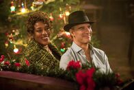 Navy CIS: New Orleans – Erleben ein ganz besonderes Weihnachtsfest: Wade (CCH Pounder, l.) und Pride (Scott Bakula, r.) ...