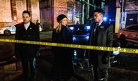 Elementary – (v.l.n.r.) Sherlock Holmes (Jonny Lee Miller); Joan Watson (Lucy Liu); Detective Marcus Bell (Jon Michael Hill)