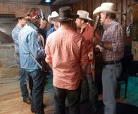 Mörderische Affären – Country Music Songwriter and musician, Randy Hardison and fellow musicians gather in a Nashville recording studio.