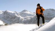 Unterwegs beim Nachbarn – Extrembergsteiger Thomas Huber bei einer Skitour am Jenner.