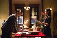 Elementary – Auf der Suche nach einem gefährlichen Killer: Holmes (Jonny Lee Miller, r.) und Watson (Lucy Liu, r.) ...
