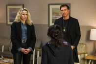 FBI: Most Wanted – Nina Chase (Shantel VanSanten, l.); Remy Scott (Dylan McDermott, r.)