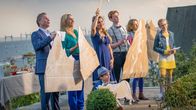 Praxis mit Meerblick – Peer (Dirk Borchardt, v. l. n. r.), Nora (Tanja Wedhorn), Mandy (Morgane Ferru), Kai (Lukas Zumbrock), Anke (Anjorka Strechel), Lisa (Marla Quandt, r.) und Erik (Timo Hack, vorne) bei der Abschiedsfeier für Hannes.