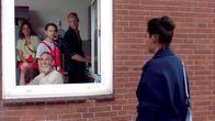 Festmachen – Festmachen (2) - Kollisionskurs Was erwartet Malika (Salka Weber, r. ) bei den Festmachern? Tümay (Meryem Ebru Öz), Harry (Jochen Nickel), Enno (Nils Rovira-Munoz) und Ludde (Peter Plaugborg, v. l. n. r.).