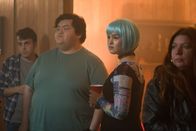 Trickster – Crashpad (Nathan Alexis, M.l.); Sarah (Anna Lambe, M.r.)